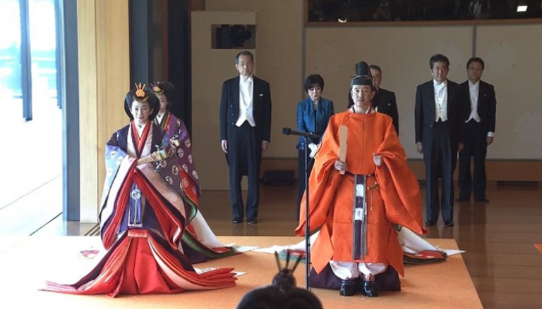من مراسم تنصيب إمبراطور اليابان الجديد