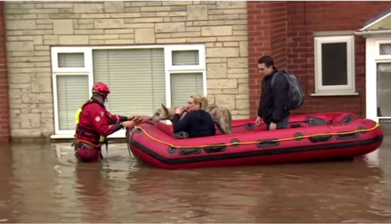 تحذيرات في بريطانيا من استمرار الفيضانات