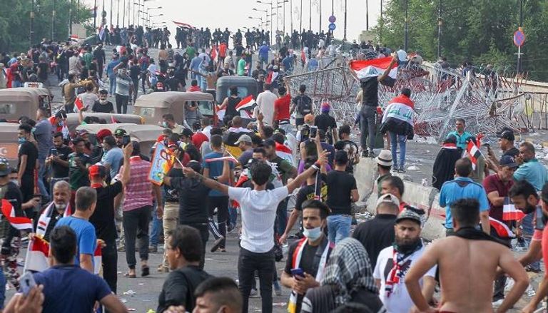 عراقيون يحتشدون أمام المنطقة الخضراء ببغداد للتظاهر ضد النفوذ الإيراني إيران تسعى لبسط نفوذها في المنطقة عبر مليشيات موالية لها