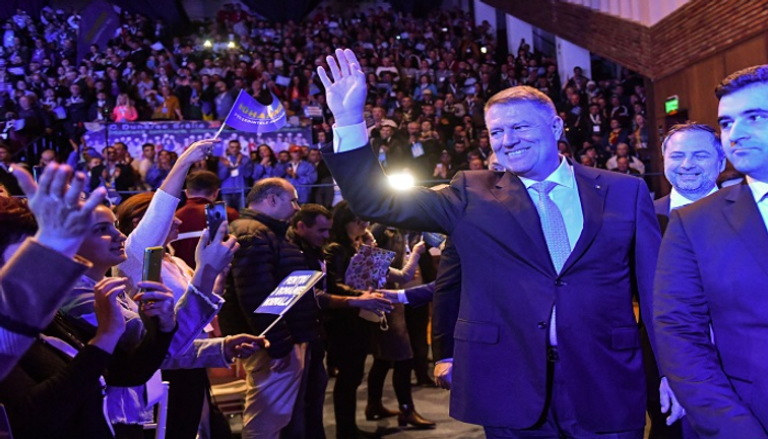  الرئيس المنتهية ولايته كلاوس يوهانيس خلال حملته الانتخابية