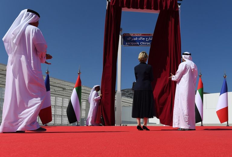 الشيخ خالد بن محمد بن زايد آل نهيان مع نجلة الرئيس الفرنسي الراحل جاك شيراك