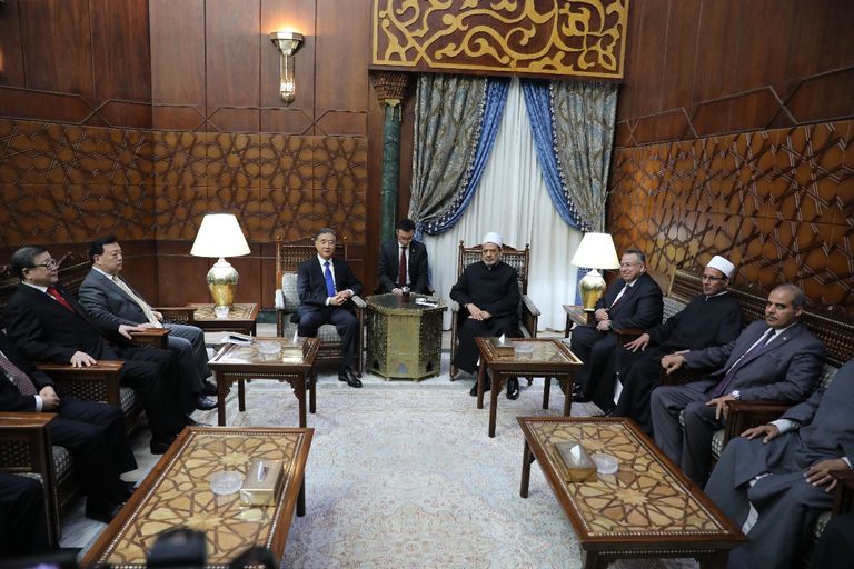 شيخ الأزهر يستقبل المسؤول الصيني