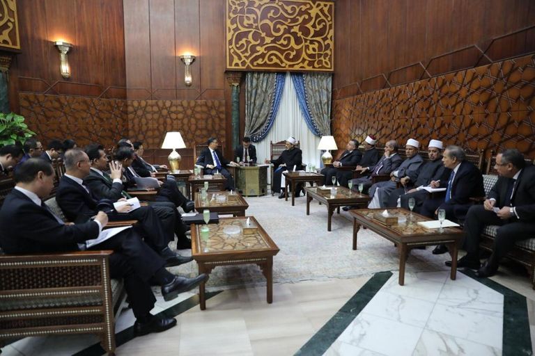 شيخ الأزهر يستقبل المسؤول الصيني