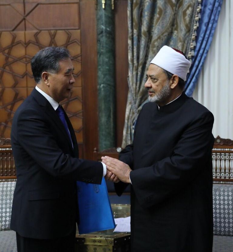 شيخ الأزهر يستقبل المسؤول الصيني