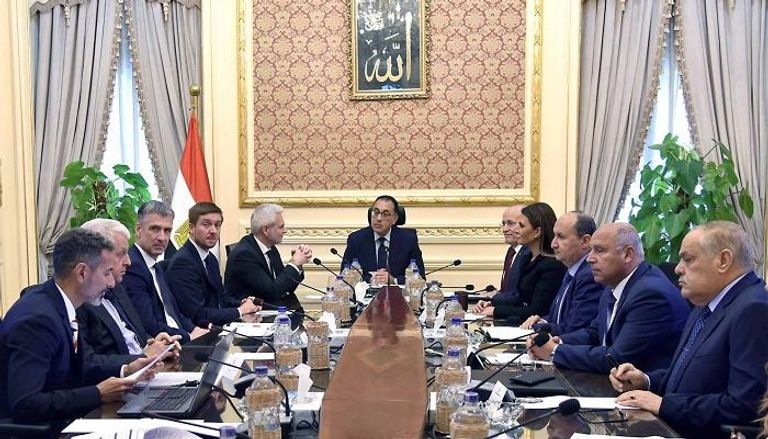 رئيس الوزراء المصري يلتقي وفد شركة 