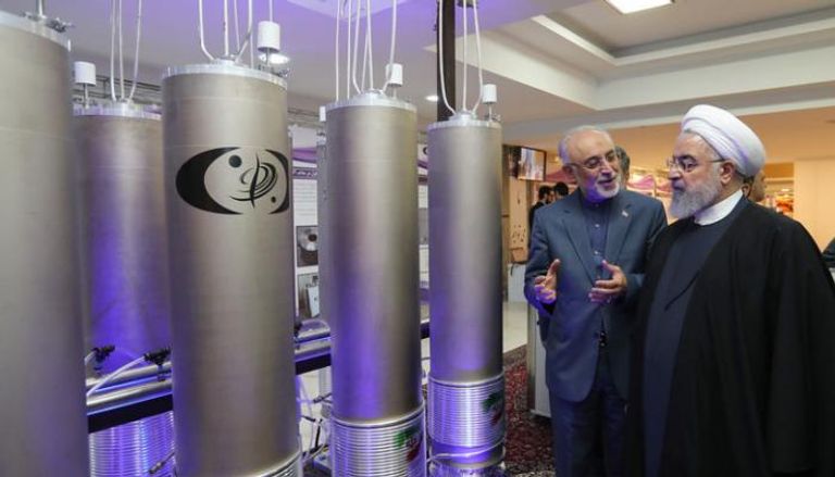 روحاني يتفقد أحد المنشآت النووية الإيرانية - أرشيفية