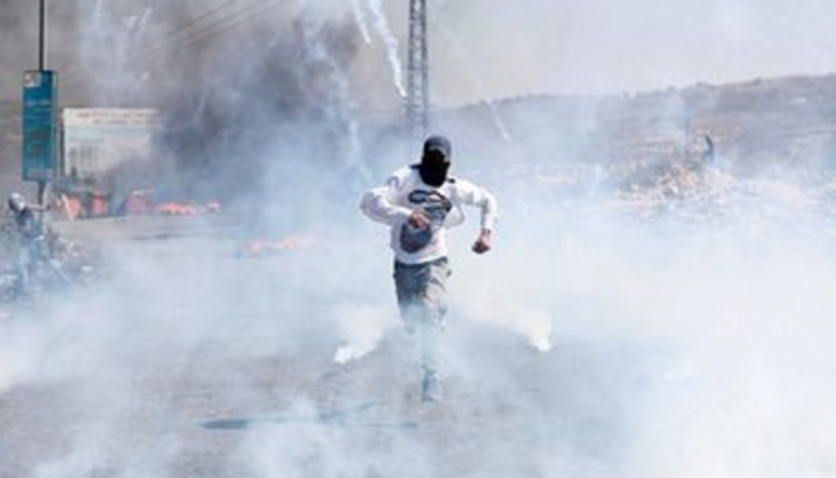 جانب من المواجهات بين الفلسطينيين وقوات الاحتلال بالضفة الغربية