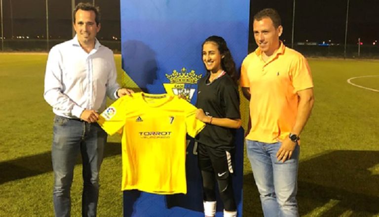 اللاعبات المشاركات في البرنامج