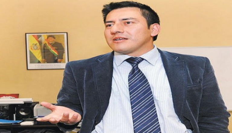 وزير الدفاع البوليفي خافيير إدواردو سافاليتا
