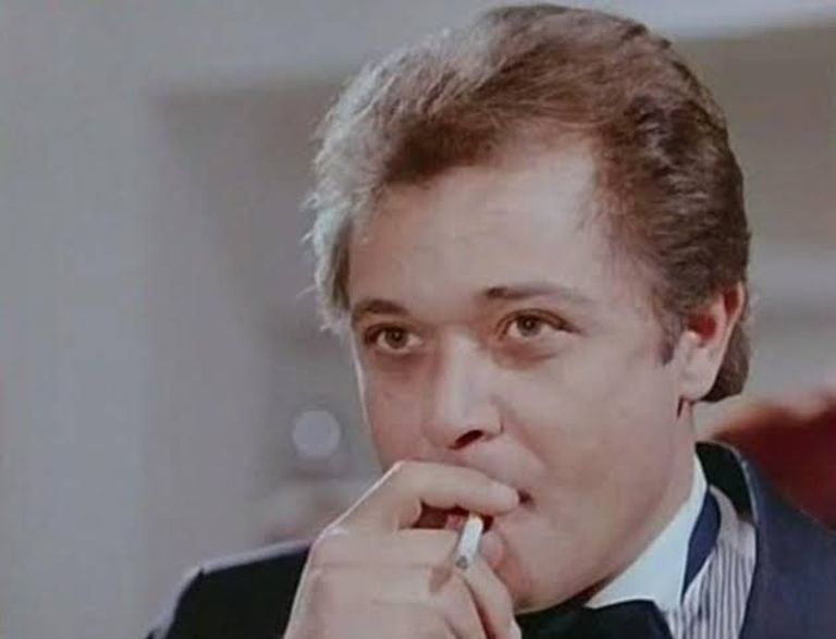 الفنان الراحل محمود عبدالعزيز