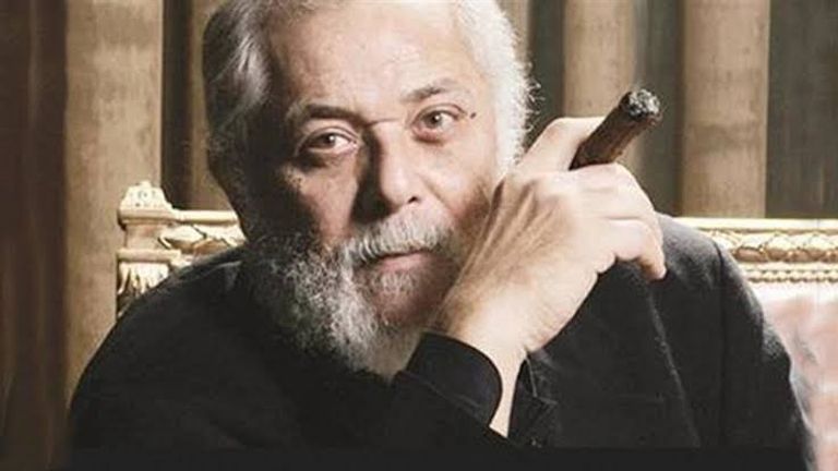 الفنان الراحل محمود عبدالعزيز
