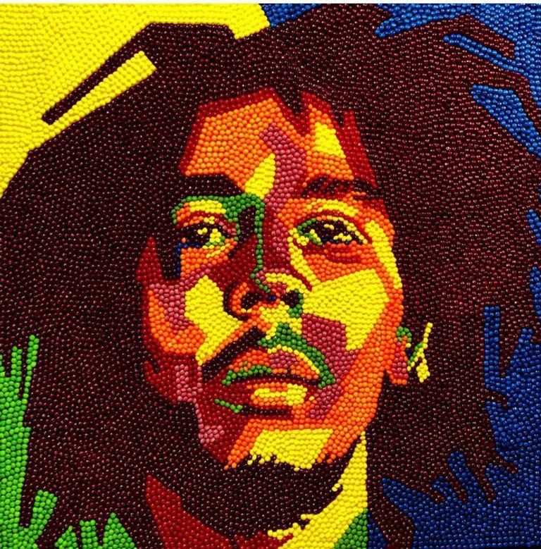 هارولد كوديو مع لوحاته