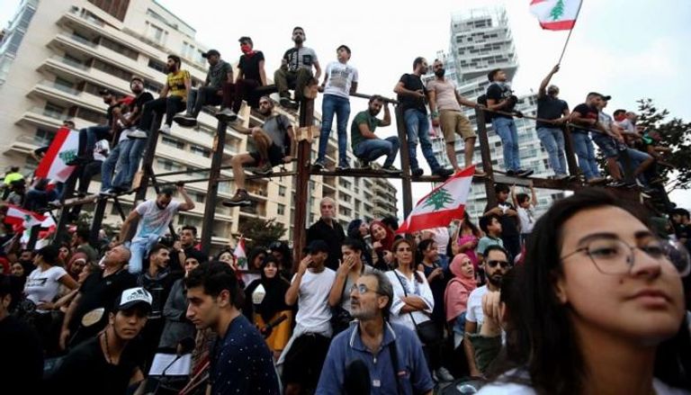 أزمة لبنان الاقتصادية والمالية تتفاقم على وقع الاحتجاجات 