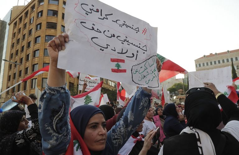 اللبنانيات يدافعن منذ سنوات عن حقهن في منح الجنسية لأولادهن