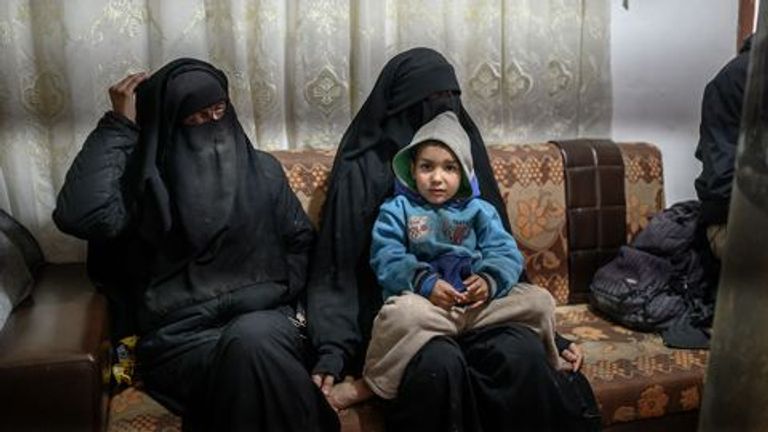 الرئيس التركي رجب أردوغان يساوم أوروبا بالدواعش والمهاجرين