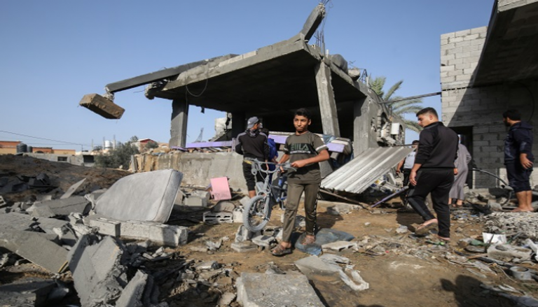 جانب من دمار القصف الإسرائيلي على قطاع غزة اليوم - أ.ف.ب