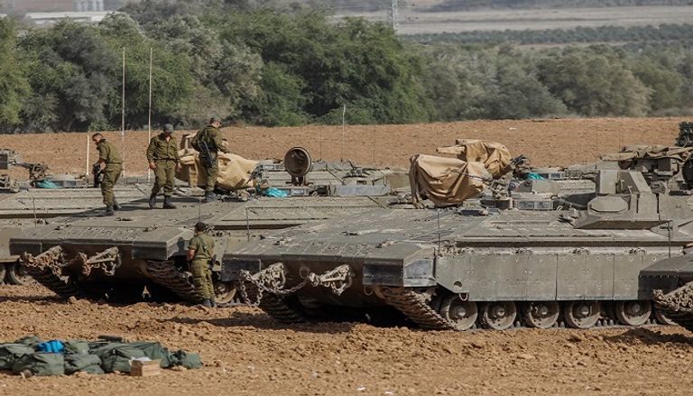 جانب من القوات الإسرائيلية بالقرب من قطاع غزة عدوان إسرائيلي متواصل لليوم الثاني