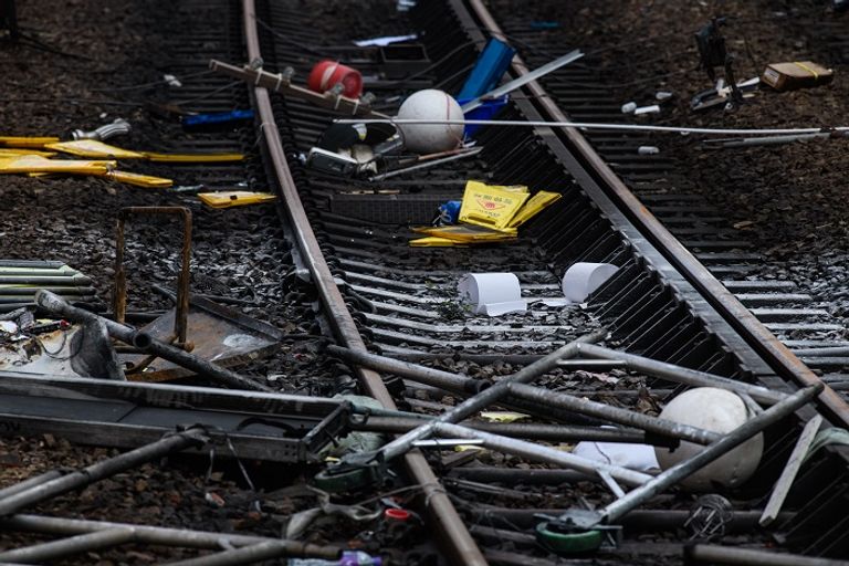 محتجون يقطعون الطرق في هونج كونج