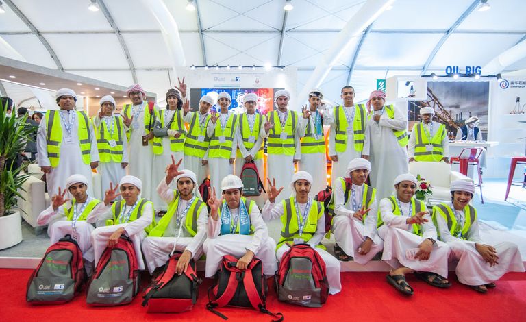 جانب من فعاليات برنامج "شباب أديبك" التوعوي المبتكر