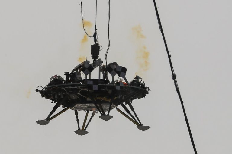 الصين تنجح في اختبار مركبة للهبوط على المريخ