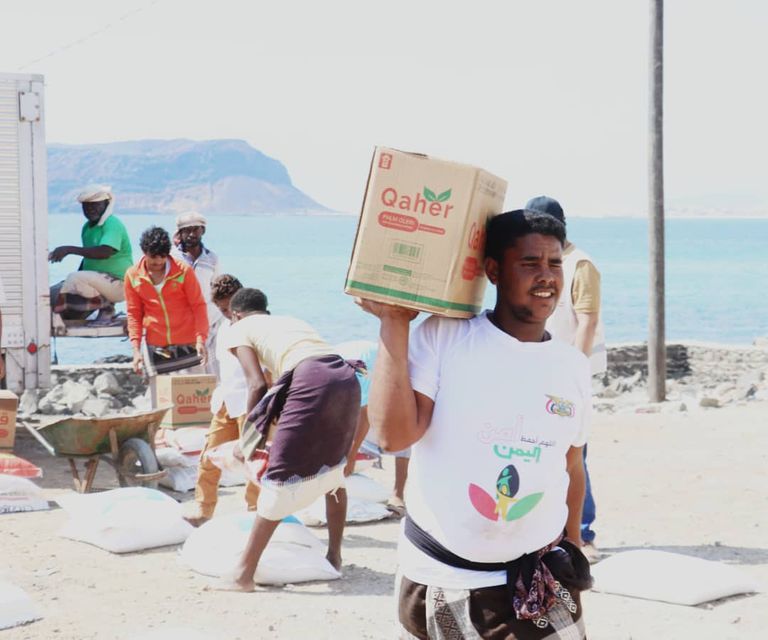 الإمارات وزعت 33 ألفا و174 سلة غذائية على أهالي شبوة في 2019