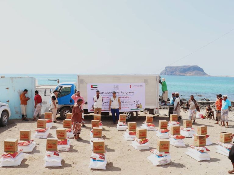 الإمارات وزعت 33 ألفا و174 سلة غذائية على أهالي شبوة في 2019