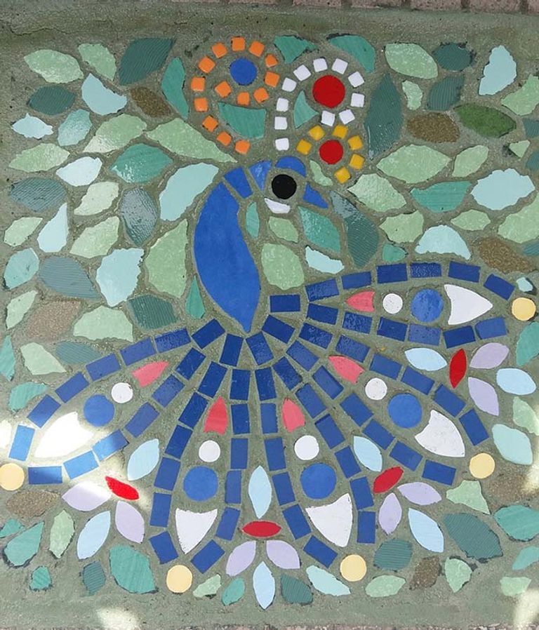 إيرما مع أحد أعمالها 