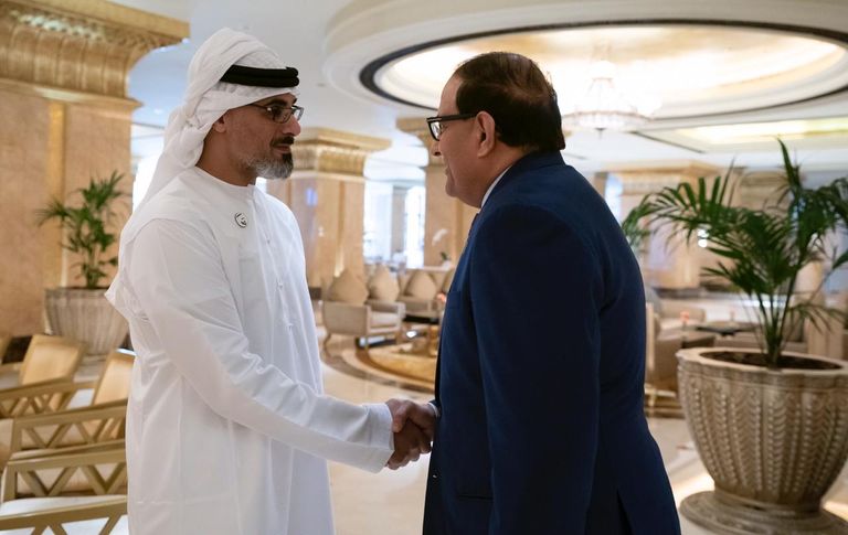 الشيخ خالد بن محمد بن زايد آل نهيان ووزير الاتصالات السنغافوري