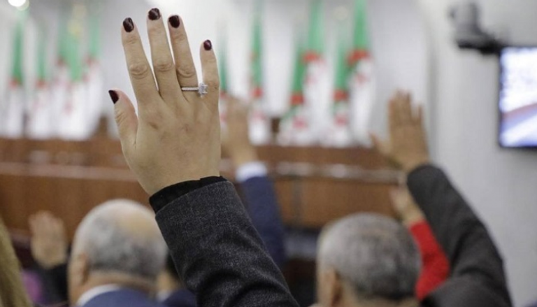 البرلمان الجزائري يصادق بالأغلبية على قانون المحروقات