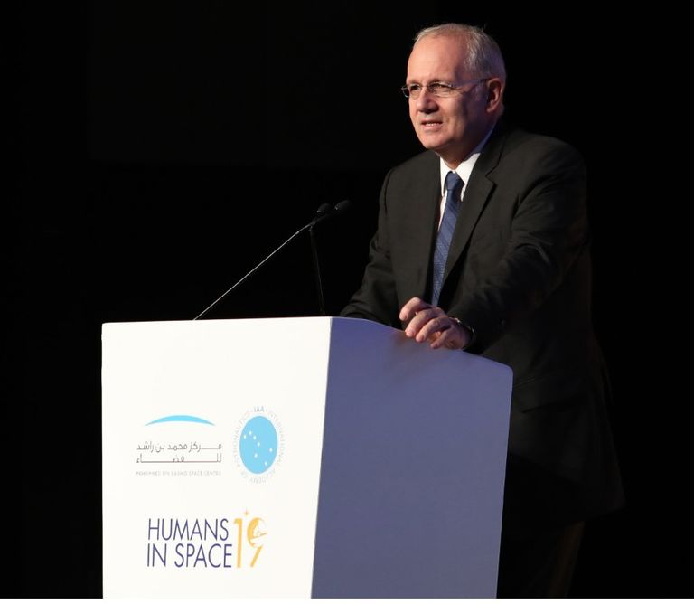 جانب من فعاليات "ندوة الإنسان في الفضاء"