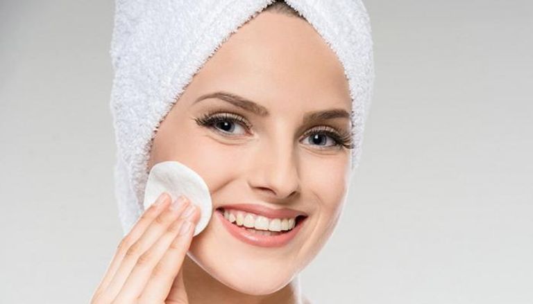 تنظيف الوجه بالبخار يحافظ على نضارة البشرة