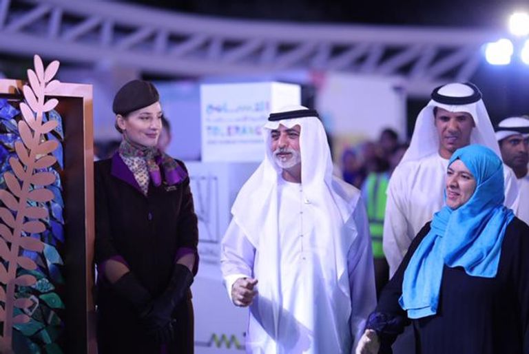 الشيخ نهيان بن مبارك آل نهيان مع كورال أطفال العالم