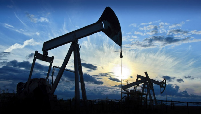 ارتفاع إنتاج النفط الأمريكي يهبط بالأسعار