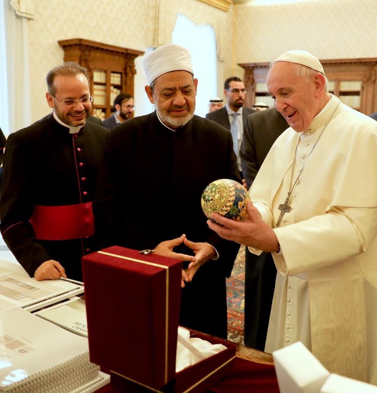 بابا الكنيسة الكاثوليكية يستقبل شيخ الأزهر