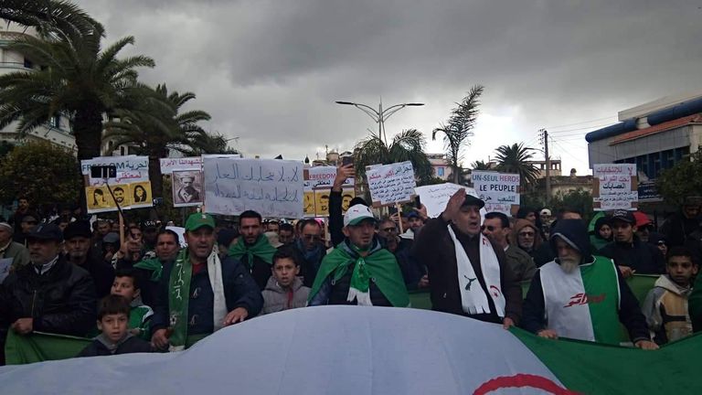مظاهرات الجمعة الـ39 الرافضة لبقاء رموز نظام بوتفليقة في الجزائر