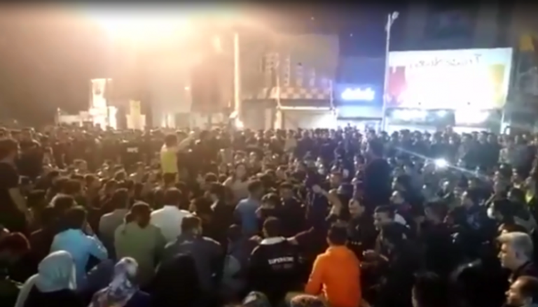 احتجاجات في إيران على رفع أسعار البنزين
