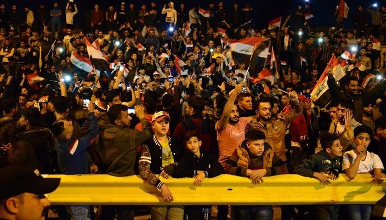 عدد من المتظاهرين العراقيين - أرشيفية