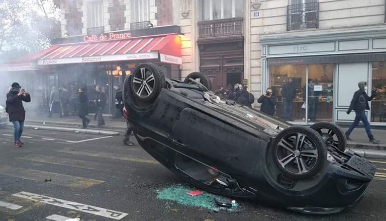 الفرنسيون يحيون الذكرى السنوية الأولى لأصحاب 