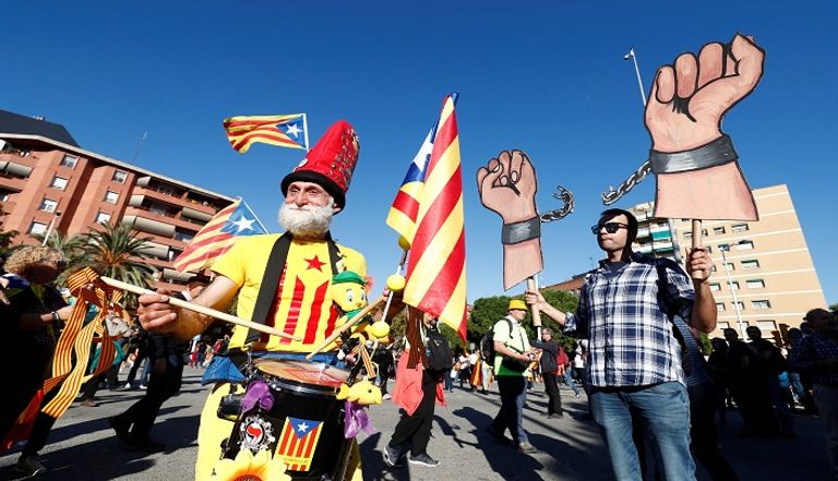 الأمن الإيراني يواجه المتظاهرين بالرصاص الحي وقنابل الغاز - رويترز