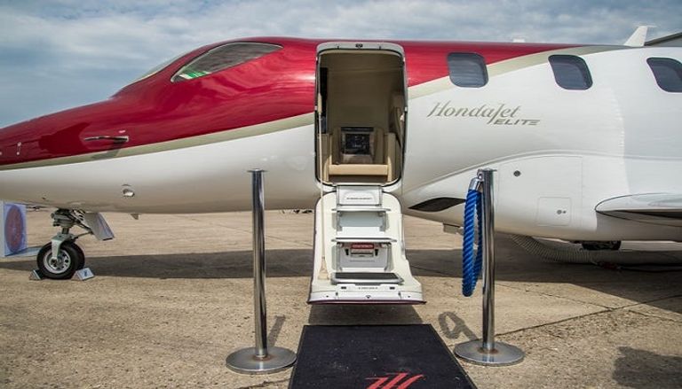 أشهر طائرات العالم تجتمع في معرض دبي للطيران