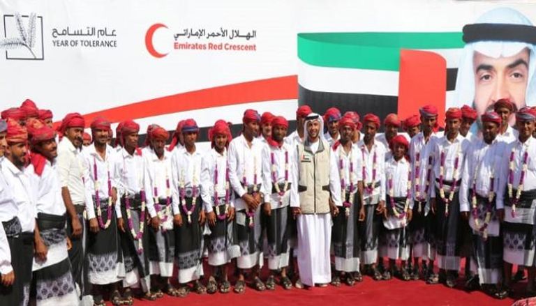 الإمارات تواصل تنظيم الأعراس الجماعية في اليمن