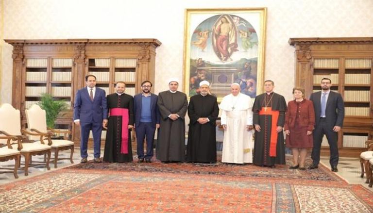 اللجنة العليا للأخوة الإنسانية تلتقي البابا فرنسيس وشيخ الأزهر