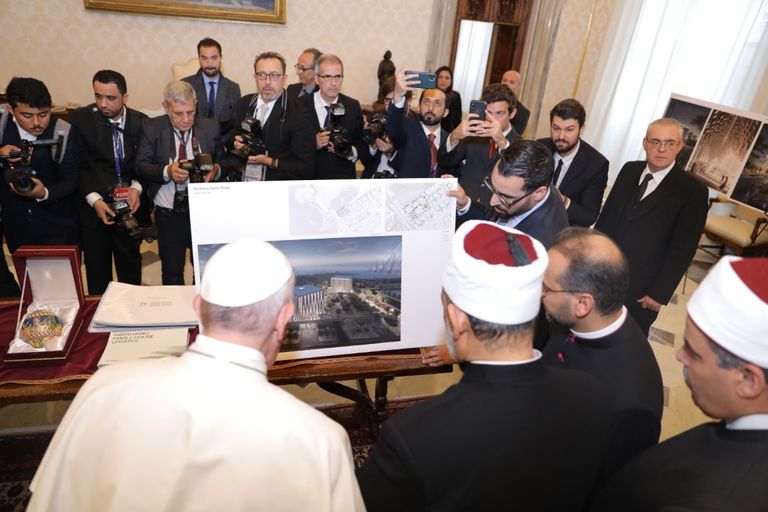 اللجنة العليا للأخوة الإنسانية تلتقي البابا فرنسيس وشيخ الأزهر