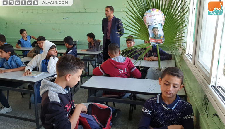 صور الشهداء من الطلبة وضعت على مقاعدهم في مدارس قطاع غزة