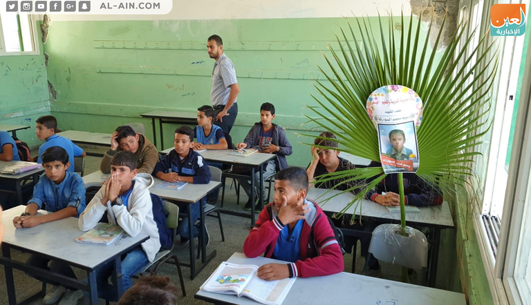 صور الشهداء من الطلبة وضعت على مقاعدهم في مدارس قطاع غزة