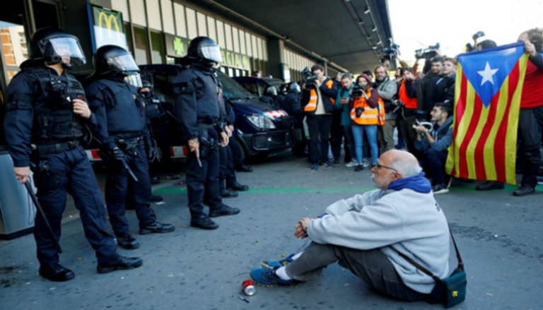 مظاهرات احتجاجية في برشلونة - رويترز
