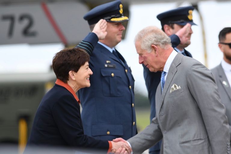 من مراسم استقبال الأمير تشارلز وزوجته