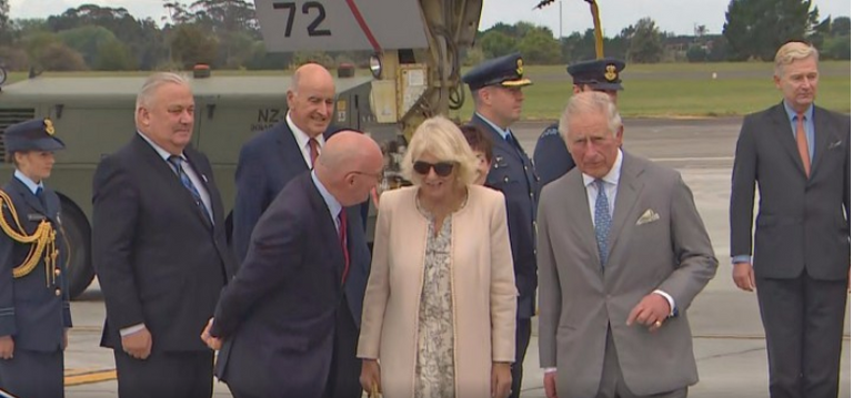 من مراسم استقبال الأمير تشارلز وزوجته