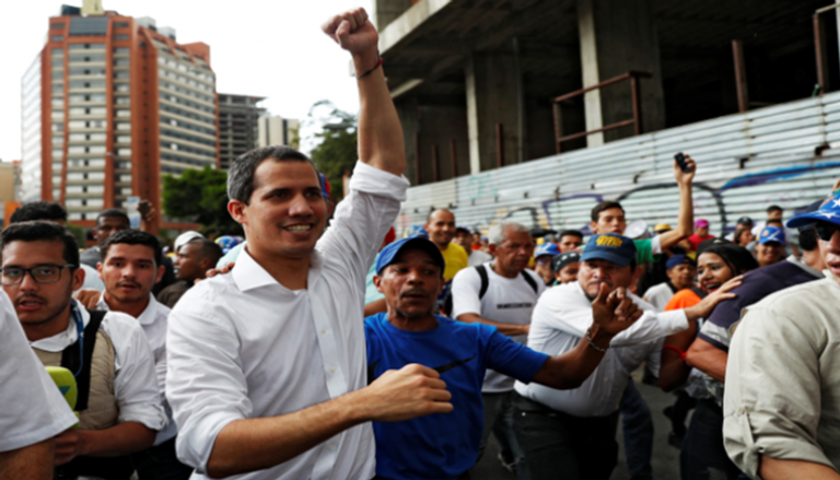 خوان جوايدو يتقدم المتظاهرين في كراكاس