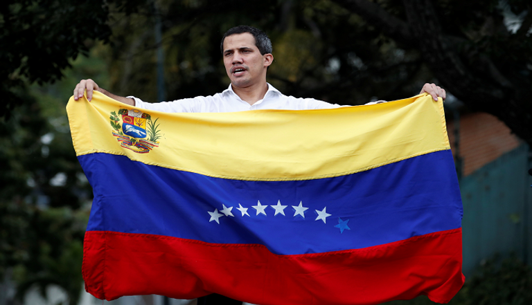 خوان جوايدو يتقدم المتظاهرين في كراكاس